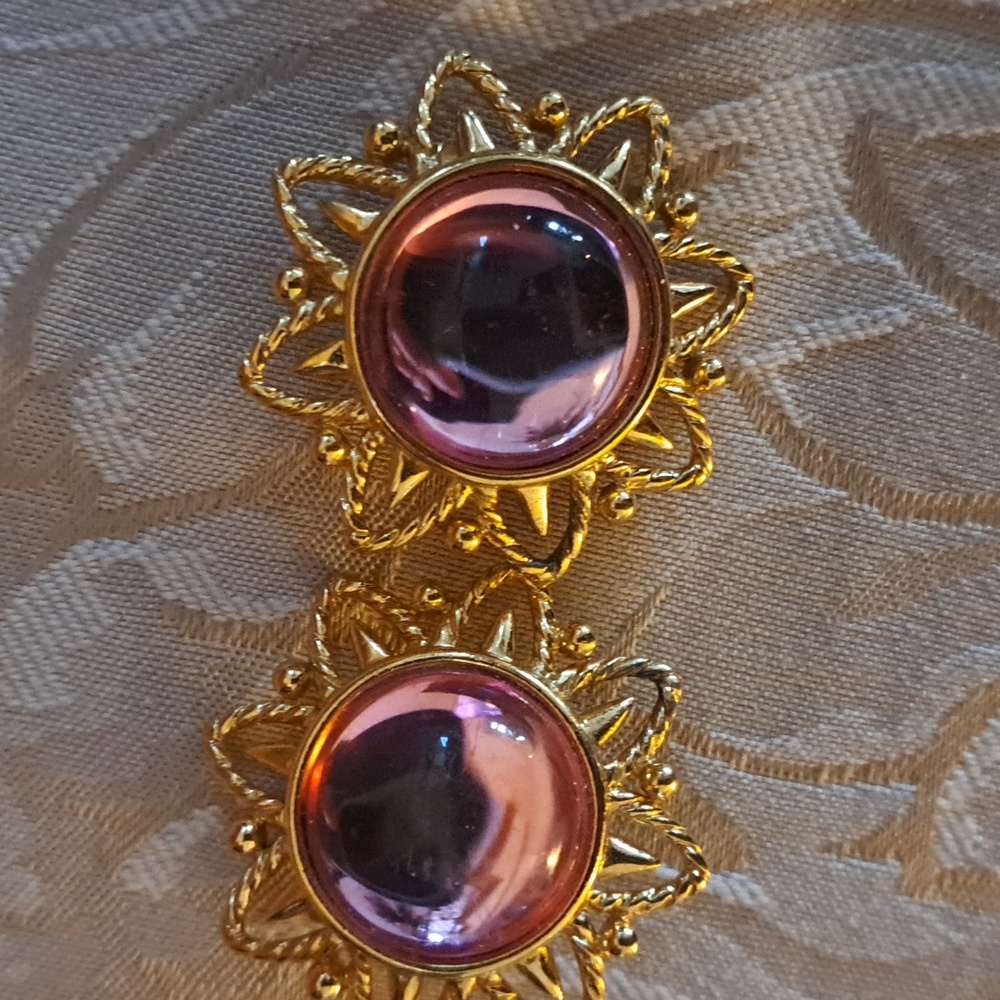 Trifari goldtonepink lucite clip on earrings never worn pristine condition retro